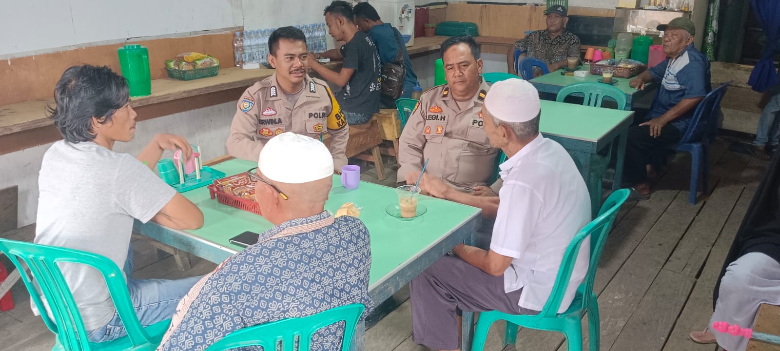 Menuju Pemilu Damai 2024 Personil Polsek Keritang berdialog dengan Warga Bahas Kamtibmas